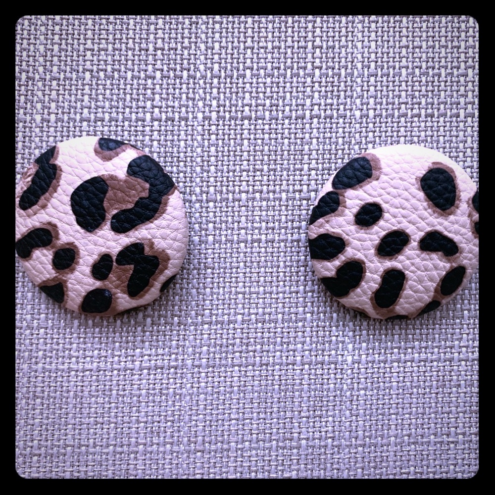 Handcrafted button earrings‼️😍(oversized)